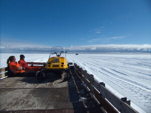 Trailers take people (here a very skilled navigation officer from the ship and a good lad I got to know) and equipment from the coast to Halley VI (not VIa, more on that later)